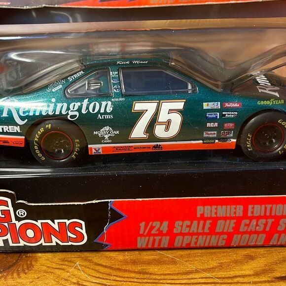 Racing Champions Rick Mast 75 Remington 1997 Thunderbird 1:24 Scale - Picture 2 of 6
